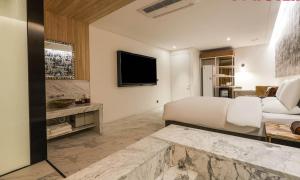 TV a/nebo společenská místnost v ubytování Incheon Guwol Hotel Bay 204 + 21 fotografií