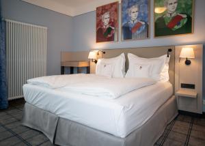 Postel nebo postele na pokoji v ubytování Hotel König Ludwig II