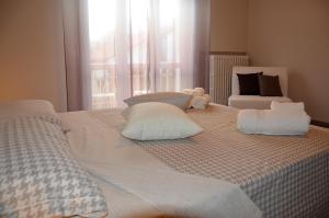 A bed or beds in a room at B&B Panorama Iseo