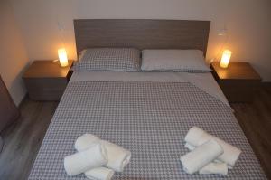 A bed or beds in a room at B&B Panorama Iseo