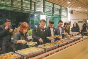 The Win Hotel Surabaya vendégei