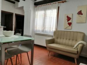 Posezení v ubytování Casa Cartujet + 2 fotografie