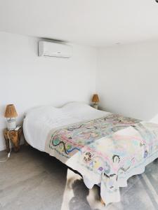 Postel nebo postele na pokoji v ubytování Cabanon moderne, les pieds dans l'eau, 2 chambres