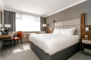 Postel nebo postele na pokoji v ubytování Cedar Court Hotel Huddersfield + 35 fotografií