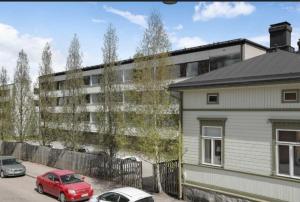 a red car parked in front of a building at Kaupunkikoti erinomaisella sijainnilla in Porvoo