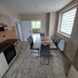 a kitchen with a dining room table and chairs at Wolfi in Sankt Wendel