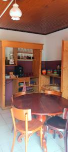 a dining room with a wooden table and chairs at Le Rétro in La Chapelle-dʼAbondance