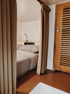 Ein Bett oder Betten in einem Zimmer der Unterkunft Kos One Hostel