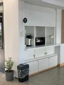 Kuchyň nebo kuchyňský kout v ubytování Marni BKK Hostel