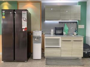 Kuchyň nebo kuchyňský kout v ubytování Marni BKK Hostel