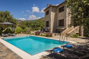 Bazén v ubytování Eleonas Houses - Kardamili's Acqua Bliss nebo v jeho okolí