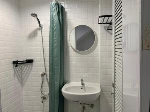 Koupelna v ubytování Marni BKK Hostel
