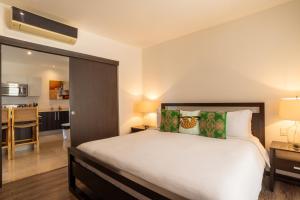 Tempat tidur dalam kamar di Roble Sabana 404 Luxury Apartment Adults Only - Reserva Conchal