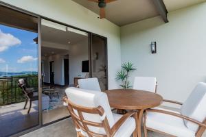 Balcone o terrazza di Roble Sabana 404 Luxury Apartment Adults Only - Reserva Conchal