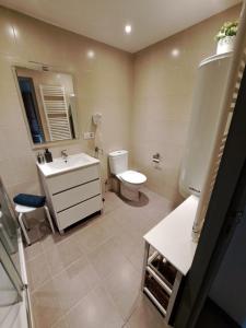 Koupelna v ubytování Apartamento Pas de la Casa - 6 pax + 18 fotografií