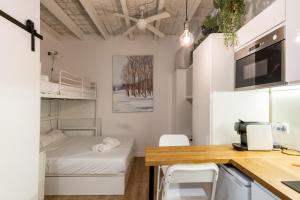 a small room with a bunk bed and a desk at Cozy studio - 1Bathroom - Chamberí in Madrid