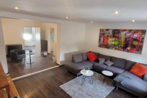 Posezení v ubytování Berg Messe EG, 2,5 Zimmer, Homeoffice, W-Lan