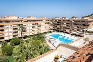 Het zwembad bij of vlak bij Beach Paradise Flat in Denia Centre w/ Large Pool