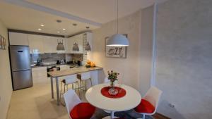 Kuchyň nebo kuchyňský kout v ubytování Lux Apartman Ava