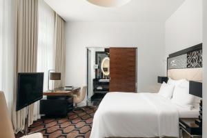 Roomers Berlin Steinplatz, Autograph Collection的电视和/或娱乐中心