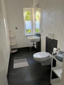 a bathroom with a white toilet and a sink at Fe Wo Steffen in Alsfeld