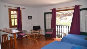 a bedroom with a bed and a table and chairs at Apartamento Nelly S4 in Valle Gran Rey