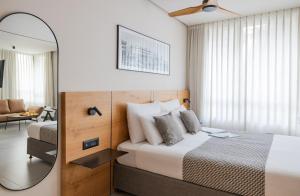 Postel nebo postele na pokoji v ubytování The Arbel Tel Aviv