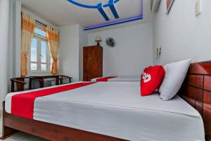 Кровать или кровати в номере OYO 998 Loan Anh 2 Hotel