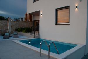 een zwembad in de achtertuin van een huis bij Vodice For You - Holiday Homes in Vodice