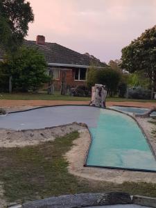 an empty pool in front of a house at Warradale Lodge and Mini Golf in Palgarup