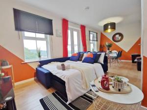 a bedroom with a blue bed and a table at Fivehill 4 Bedrooms Apartments 6 beds 4 Showers Free Parking in Sheffield