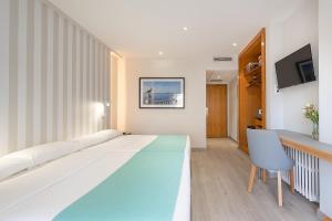 Una cama o camas en una habitación de Poseidon Resort