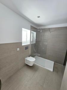 Koupelna v ubytování Nosotros Luxury Villa + 17 fotografií