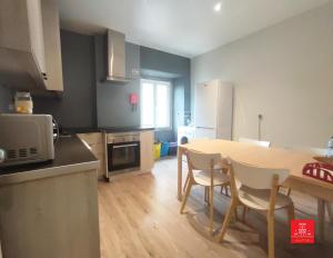 a kitchen with a table and chairs in a room at Casas da Biquinha in Sintra