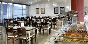 Comida en o cerca de este hotel