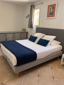 Postel nebo postele na pokoji v ubytování Domaine de La Font des Pères - Teritoria
