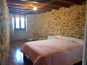 Postel nebo postele na pokoji v ubytování VibesMuxía- Casa Rural Castelo