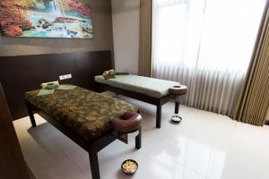 Spaa ja/või tervisekeskus majutusasutuses Savana Hotel & Convention Malang