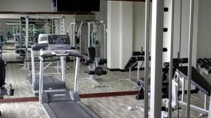 Spordikeskus ja/või sportimisvõimalused majutusasutuses Savana Hotel & Convention Malang
