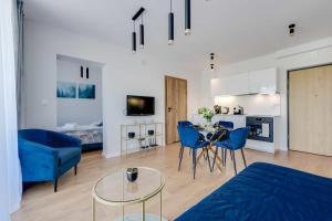 a living room with a bed and a table and chairs at Apartament Laguna Beskidów 88 przy Jeziorze Żywieckim - Dream Apart in Zarzecze