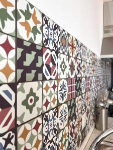 a kitchen with a wall covered in colorful tiles at Alojamiento en Losa del Obispo 