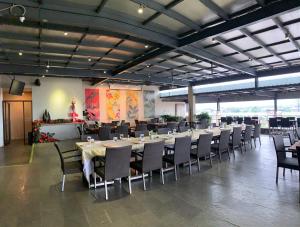 Restoran või mõni muu söögikoht majutusasutuses Savana Hotel & Convention Malang