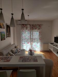 Televisyen dan/atau pusat hiburan di Alexandra apartment