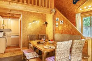 a dining room with a table and chairs in a cabin at Trucks Hütte in Mayrhofen