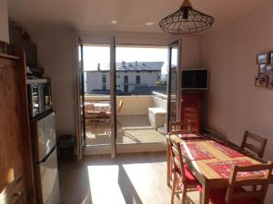 a kitchen with a table and a view of a balcony at Appart T2 cabine grande terrasse classé 2 * in Les Angles