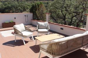 a patio with two chairs and a table on a balcony at Villa plain pied vue terrasse in Port-Vendres