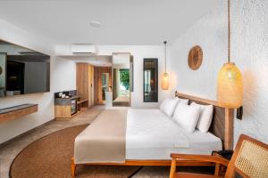 a bedroom with a bed and a living room at Yalihan Aspendos in Alanya