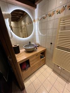 Vonios kambarys apgyvendinimo įstaigoje La Remise - Les Chambres