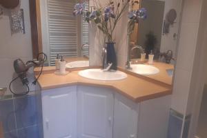 Φωτογραφία από το άλμπουμ του Appartement les Coquelicots Super Besse σε Besse-et-Saint-Anastaise