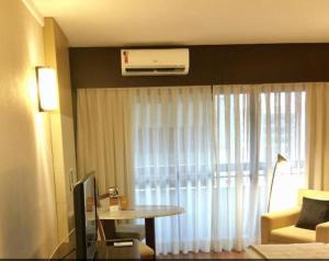 TV a/nebo společenská místnost v ubytování Hotel Paulista Plaza MCR